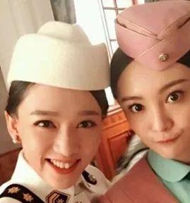 吃瓜女孩头像闺蜜,揭秘吃瓜女孩头像背后的故事