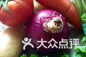 潮阳东山吃瓜,夏日消暑，吃瓜乐趣无限